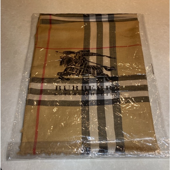New Burberry Reversible EKD lightvweight Cashmere Scarf beige with tags ⭐️⭐️⭐️⭐️ - Picture 7 of 17
